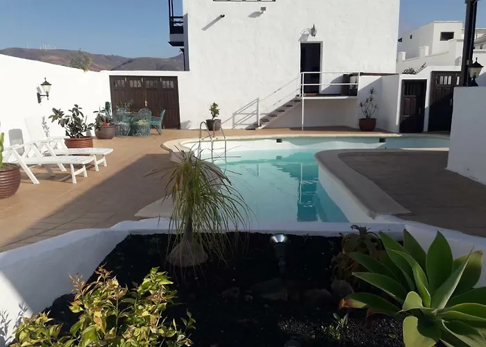 El Meridiano Bed & Breakfast Guatiza