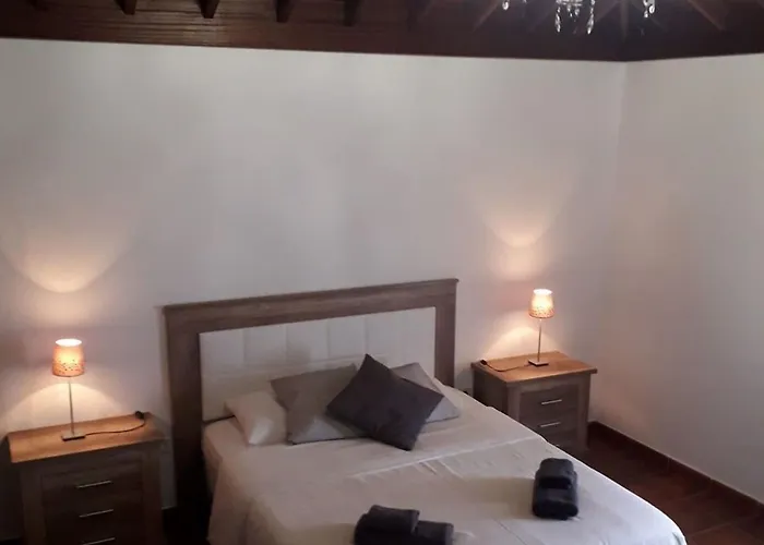 El Meridiano Nocleg ze śniadaniem Guatiza